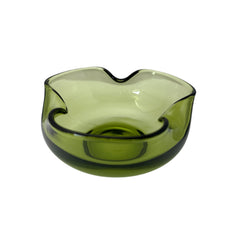 Vintage 1970s Anchor Hocking chip and dip bowl set in avocado green glass. Features sculptural wavy design and glossy finish. Includes large and small bowls in very good condition, ideal for serving or display.