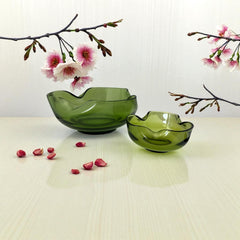 Vintage 1970s Anchor Hocking chip and dip bowl set in avocado green glass. Features sculptural wavy design and glossy finish. Includes large and small bowls in very good condition, ideal for serving or display.
