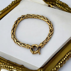 Vintage French wheat chain bracelet, gold-plated design from the 1980s, featuring an elegant oversized clasp for a bold yet refined statement