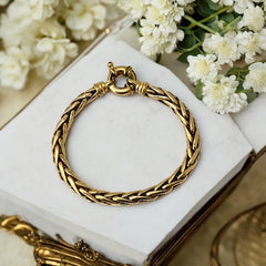 Vintage French wheat chain bracelet, gold-plated design from the 1980s, featuring an elegant oversized clasp for a bold yet refined statement