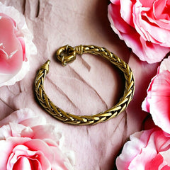 Vintage French wheat chain bracelet, gold-plated design from the 1980s, featuring an elegant oversized clasp for a bold yet refined statement