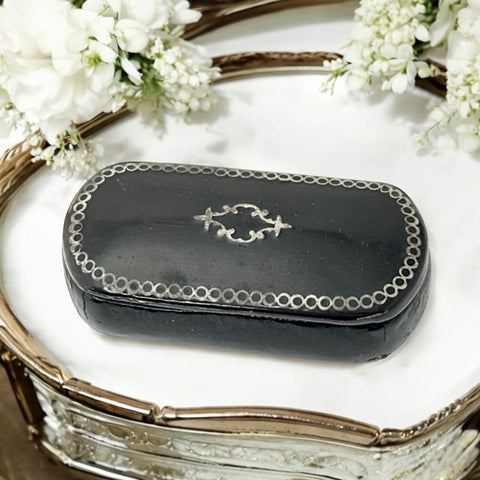 Antique French Napoleon III Lacquered Papier Mâché Collectible Snuff Box with Metal Inlay (1850-1870)