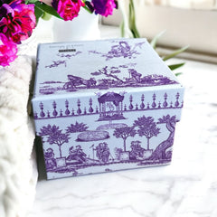 Purple Toile de Jouy gift box featuring intricate patterns, containing four artisanal Marseille cube soaps in Lilac, Lavender, Fig, and Rose fragrances.