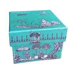 Green Toile de Jouy gift box featuring intricate patterns, containing four artisanal Marseille cube soaps in Lily of the Valley, Lavender, Verbena, and Jasmine fragrances.