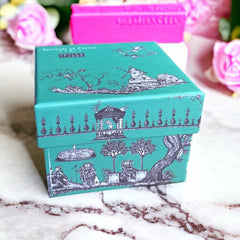 Green Toile de Jouy gift box featuring intricate patterns, containing four artisanal Marseille cube soaps in Lily of the Valley, Lavender, Verbena, and Jasmine fragrances.