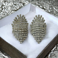 Pair of vintage 1950s Musi clear rhinestone chain shoe clips with an elongated shape, featuring triangular details at the top and bottom. The top rhinestone chains are soldered, while the bottom section moves for added sparkle. Signed 'Musi' on the back, in very good vintage condition with one slightly darkened rhinestone.