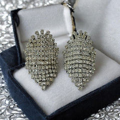 Pair of vintage 1950s Musi clear rhinestone chain shoe clips with an elongated shape, featuring triangular details at the top and bottom. The top rhinestone chains are soldered, while the bottom section moves for added sparkle. Signed 'Musi' on the back, in very good vintage condition with one slightly darkened rhinestone.