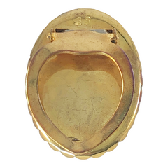 A lovely vintage French faux cameo scarf/dress clip from the late 1950s or early 1960s. Featuring a cream-colored high relief rose set against a black background, encased in a scalloped gold-tone bezel. The hammered gold frame adds texture, while the clip at the back ensures secure attachment to scarves, dresses, or lapels. Marked '3S' on the back, though the maker is unknown. A timeless and elegant accessory, perfect for vintage lovers and sustainable fashion enthusiasts.
