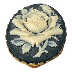 A lovely vintage French faux cameo scarf/dress clip from the late 1950s or early 1960s. Featuring a cream-colored high relief rose set against a black background, encased in a scalloped gold-tone bezel. The hammered gold frame adds texture, while the clip at the back ensures secure attachment to scarves, dresses, or lapels. Marked '3S' on the back, though the maker is unknown. A timeless and elegant accessory, perfect for vintage lovers and sustainable fashion enthusiasts.
