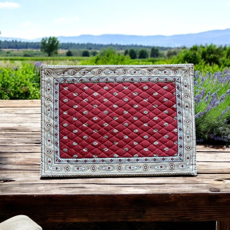 Reversible quilted cotton placemat in Bastide Red Grey by Marat d’Avignon, featuring a deep red floral diamond motif with ornate grey paisley borders on the front, and a delicate red-and-white floral pattern on the reverse, crafted in Provence.
