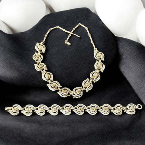 Vintage 1950s white enamel and gold-tone necklace and bracelet set with openwork textured wire design, adjustable hook clasp necklace and snap lock bracelet, in very good condition with light enamel wear.