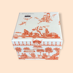 Orange Toile de Jouy gift box with vibrant patterns, containing four artisanal Marseille cube soaps in Honeysuckle, Mimosa, Orange-Grapefruit, and Jasmine fragrances.