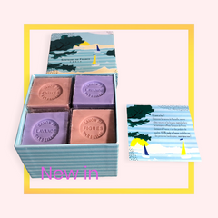 Sea-themed gift box with an elegant design, containing four artisanal Marseille cube soaps: two in Fig fragrance and two in Lavender fragrance.