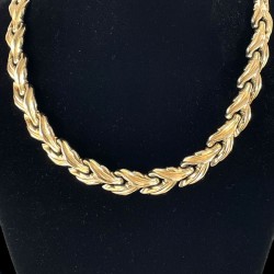 Vintage Crown Trifari Double Leaf Gold Tone Link Necklace