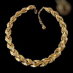 Vintage Crown Trifari Double Leaf Gold Tone Link Necklace