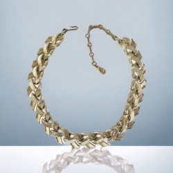 Vintage Lisner Textured Light Gold Tone Links Necklace