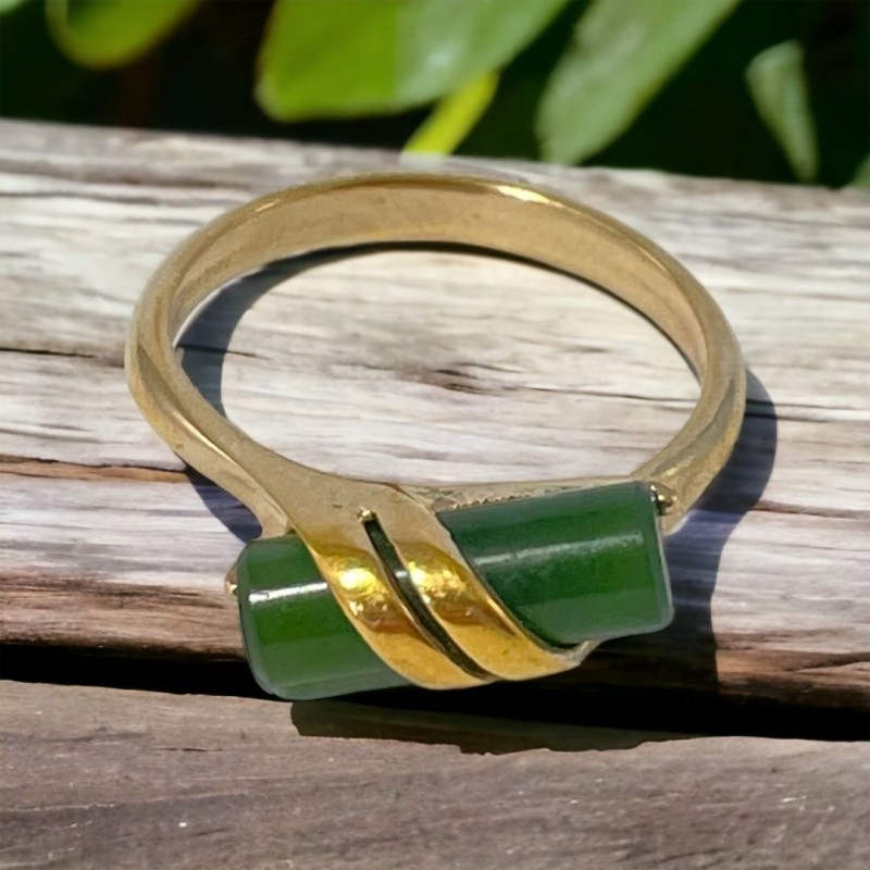 Vintage Signed Avon Wrapped Jade Cylinder Gold Tone Ring