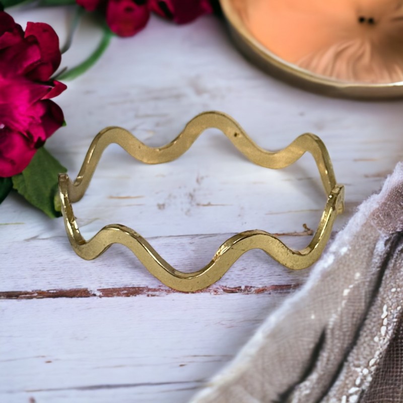 Vintage Minimalist Wavy Gold Tone Bangle Bracelet