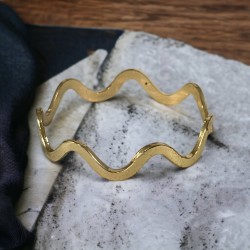 Vintage Minimalist Wavy Gold Tone Bangle Bracelet