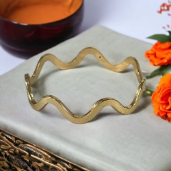 Vintage Minimalist Wavy Gold Tone Bangle Bracelet