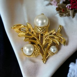 Vintage Avon Faux Pearl Acorn Brooch Pendant - 1970s Gold Tone Beauty - Autumn Glory