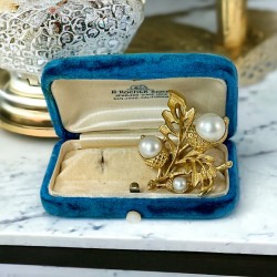 Vintage Avon Faux Pearl Acorn Brooch Pendant - 1970s Gold Tone Beauty - Autumn Glory