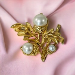 Vintage Avon Faux Pearl Acorn Brooch Pendant - 1970s Gold Tone Beauty - Autumn Glory