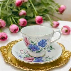 Vintage Royal Albert Bone China "Friendship Series Sweet Pea" Footed Tea Cup & Saucer Set