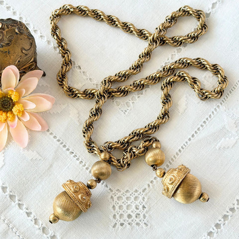 Vintage 1970s gold tone rope chain lariat necklace with ornate acorn‑shaped dangles