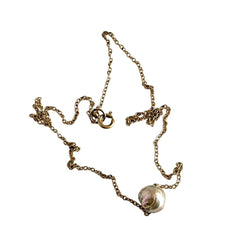 Vintage gold‑filled necklace with a beige baroque pearl pendant.