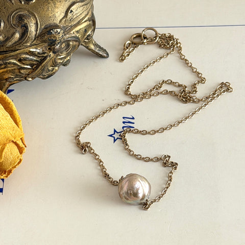 Vintage gold‑filled necklace with a beige baroque pearl pendant.