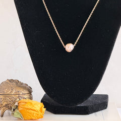 Vintage gold‑filled necklace with a beige baroque pearl pendant.