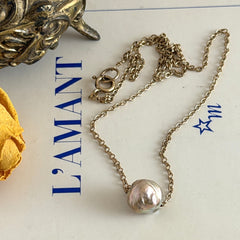 Vintage gold‑filled necklace with a beige baroque pearl pendant.