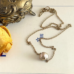 Vintage gold‑filled necklace with a beige baroque pearl pendant.