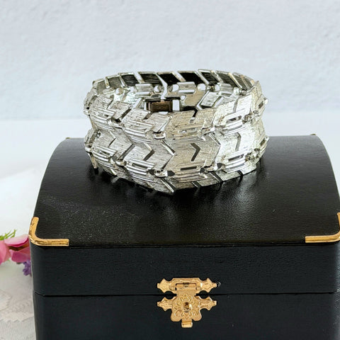 Vintage Cathe silver‑tone textured herringbone link bracelet