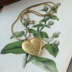Vintage Victorian Revival Engraved Gold‑Tone Floral Heart Locket and Chain Necklace – 1970s–1980s