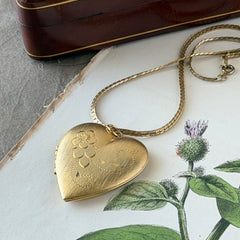 Vintage Victorian Revival Engraved Gold‑Tone Floral Heart Locket and Chain Necklace – 1970s–1980s