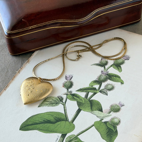 Vintage Victorian Revival Engraved Gold‑Tone Floral Heart Locket and Chain Necklace – 1970s–1980s