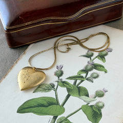 Vintage Victorian Revival Engraved Gold‑Tone Floral Heart Locket and Chain Necklace – 1970s–1980s
