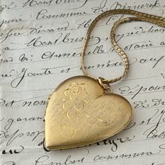 Vintage Victorian Revival Engraved Gold‑Tone Floral Heart Locket and Chain Necklace – 1970s–1980s
