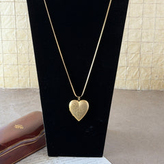 Vintage Victorian Revival Engraved Gold‑Tone Floral Heart Locket and Chain Necklace – 1970s–1980s