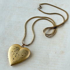 Vintage Victorian Revival Engraved Gold‑Tone Floral Heart Locket and Chain Necklace – 1970s–1980s