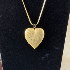 Vintage Victorian Revival Engraved Gold‑Tone Floral Heart Locket and Chain Necklace – 1970s–1980s