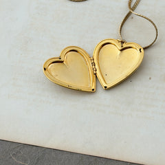 Vintage Victorian Revival Engraved Gold‑Tone Floral Heart Locket and Chain Necklace – 1970s–1980s