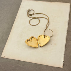 Vintage Victorian Revival Engraved Gold‑Tone Floral Heart Locket and Chain Necklace – 1970s–1980s