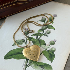 Vintage Victorian Revival Engraved Gold‑Tone Floral Heart Locket and Chain Necklace – 1970s–1980s