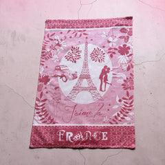 French jacquard cotton tea towel in red and white featuring the Eiffel Tower, romantic Paris couple, vintage car, and floral motifs with “J’aime la France” lettering.