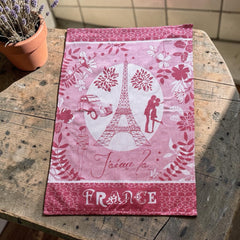 French jacquard cotton tea towel in red and white featuring the Eiffel Tower, romantic Paris couple, vintage car, and floral motifs with “J’aime la France” lettering.