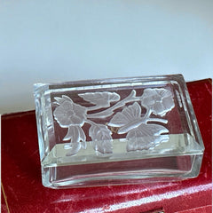 Vintage 1940s clear glass vanity box with reversed etched floral and butterfly design, beveled lid, and frosted detailing—perfect for jewelry, trinkets, or decorative display.