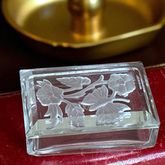 Vintage 1940s clear glass vanity box with reversed etched floral and butterfly design, beveled lid, and frosted detailing—perfect for jewelry, trinkets, or decorative display.